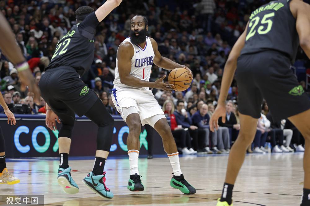 他在中场阶 他在中场阶