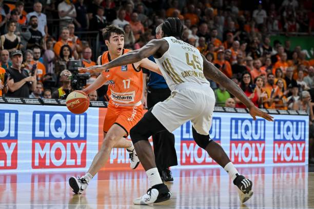 依旧巨大 依旧巨大