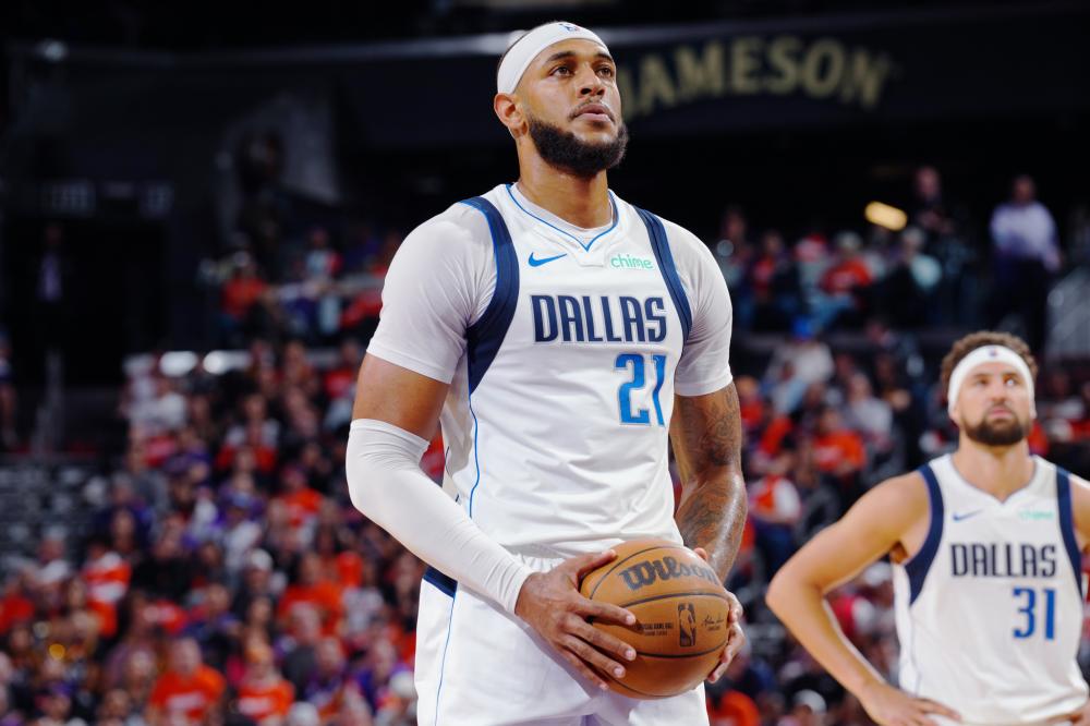 世体：诺坎普球场翻修工作稳步推进，VIP包厢的露台支架已开始安装