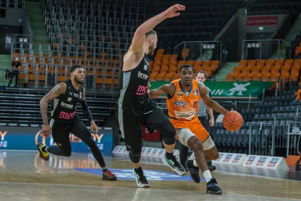 阵容深度不 阵容深度不