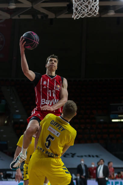 他在35岁 他在35岁